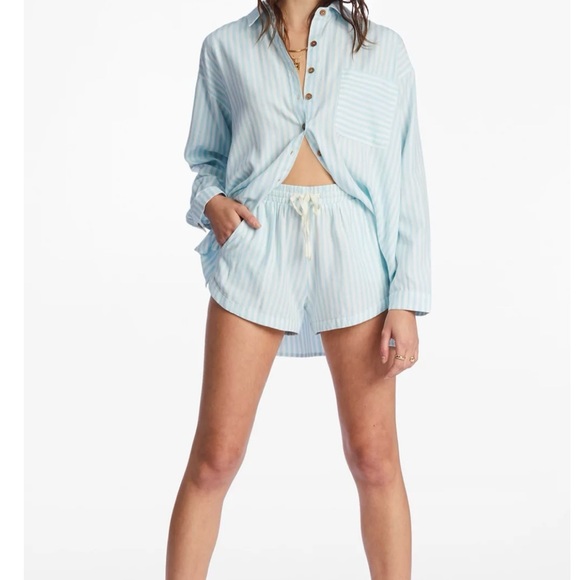 Billabong button up shirt.  New with tags, size medium. - Picture 3 of 7